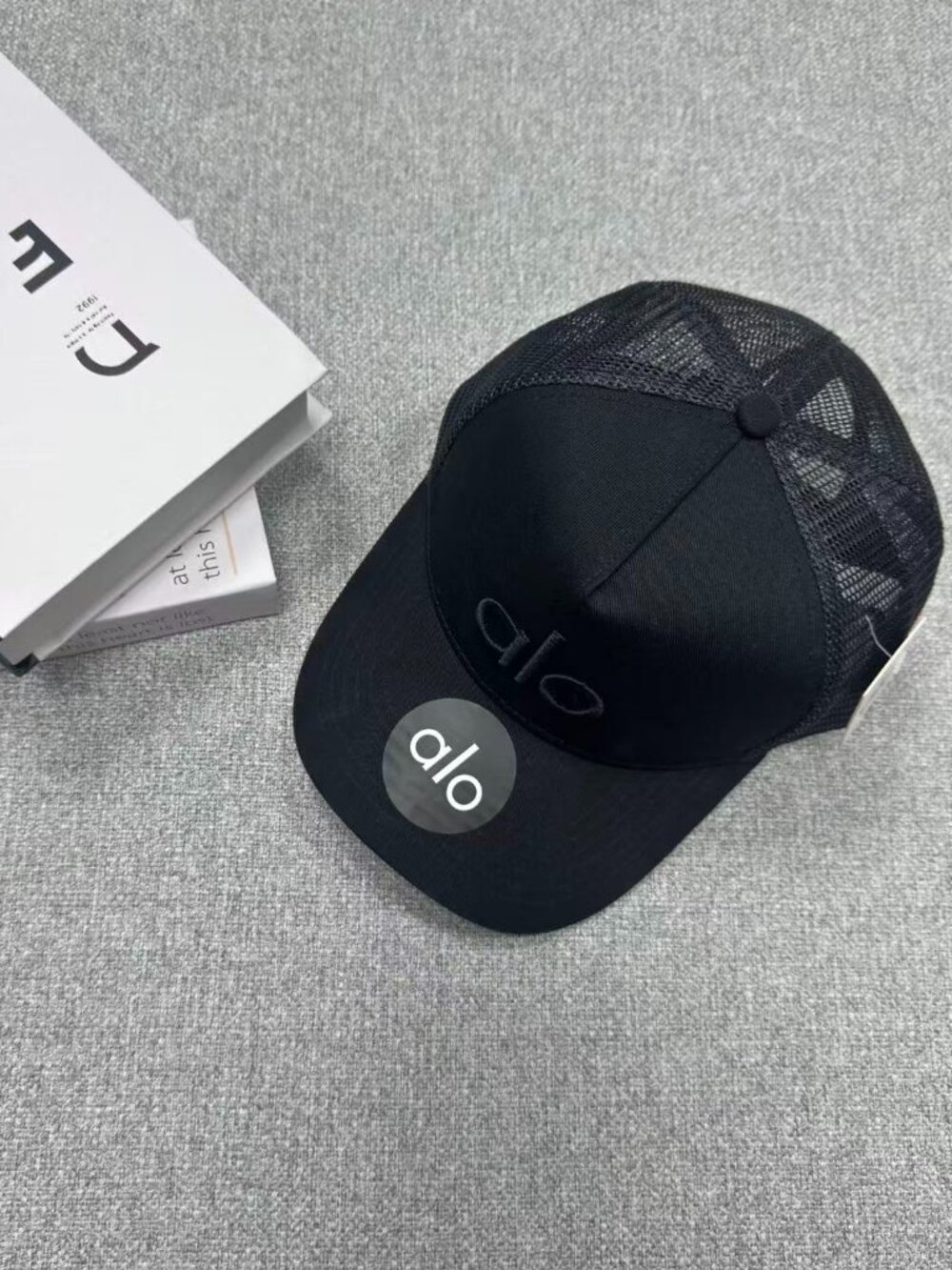 ALO Yoga District Trucker Hat Black NWT 🪁 Unisex Cap - Picture 4 of 5